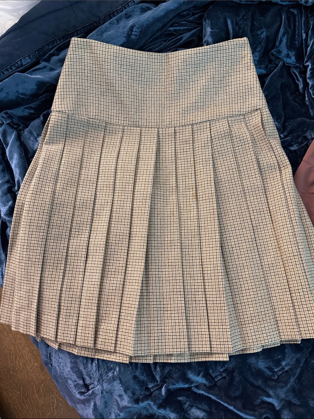 Theory Beige and Black Pleated Mini Skirt